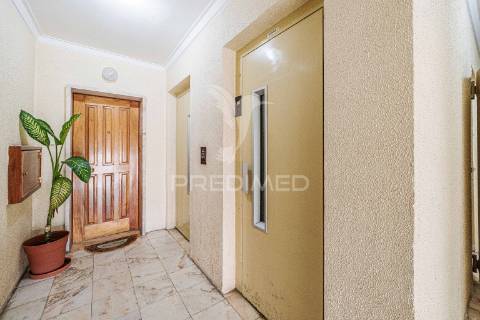 Apartamento t2 c/garagem em agualva-cacém – oportunidade única