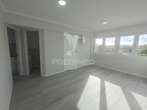 Apartamento t2 remodelado na pontinha, odivelas