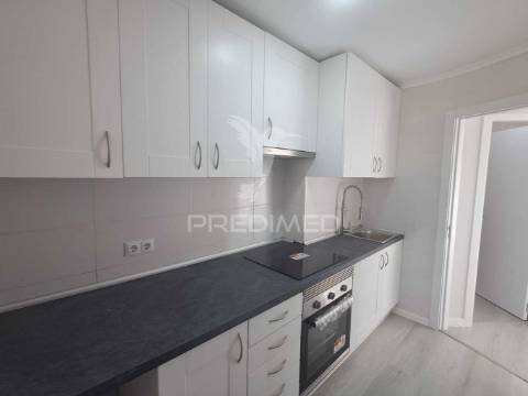 Apartamento t2 remodelado na pontinha, odivelas