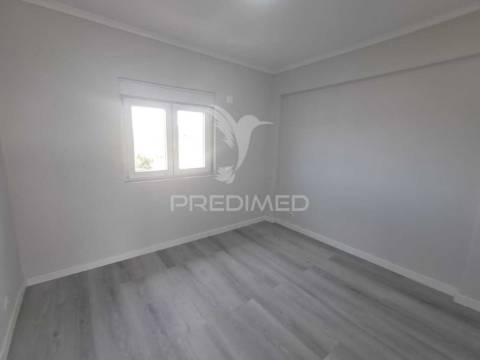 Apartamento t2 remodelado na pontinha, odivelas