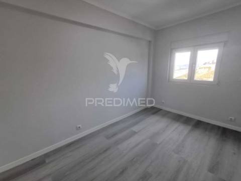 Apartamento t2 remodelado na pontinha, odivelas