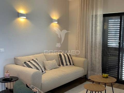 Apartamento t2 totalmente remodelado na charmosa vila de alvor