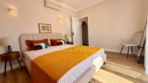 Apartamento t2 totalmente remodelado na charmosa vila de alvor