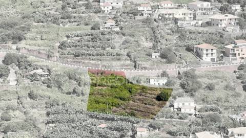 Terreno de 2.590m2 com projecto aprovado para 20 apartamentos t2 em santa cruz - ilha da madeira
