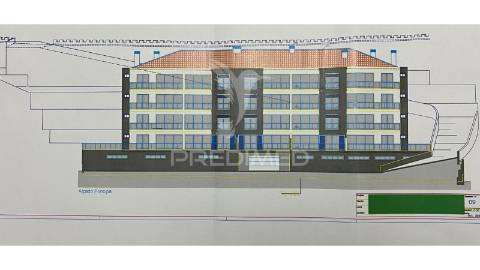 Terreno de 2.590m2 com projecto aprovado para 20 apartamentos t2 em santa cruz - ilha da madeira
