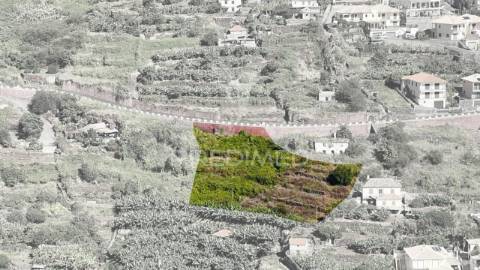 Terreno de 2.590m2 com projecto aprovado para 20 apartamentos t2 em santa cruz - ilha da madeira