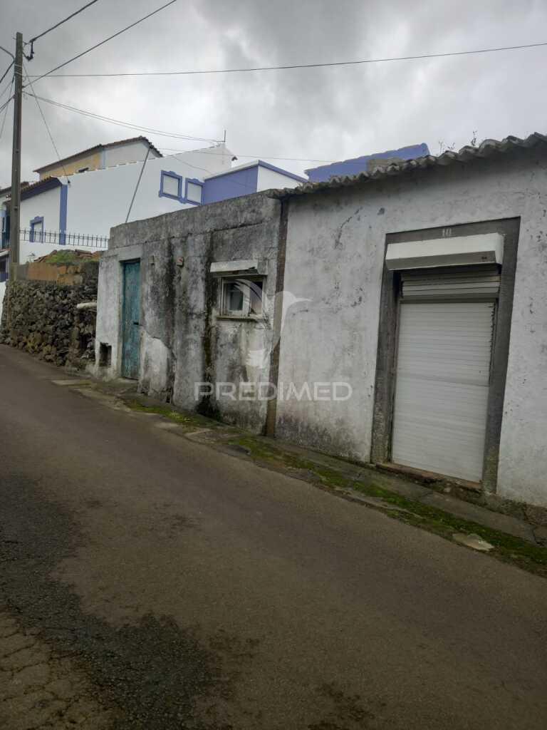 Moradia para recuperar nas fontinhas