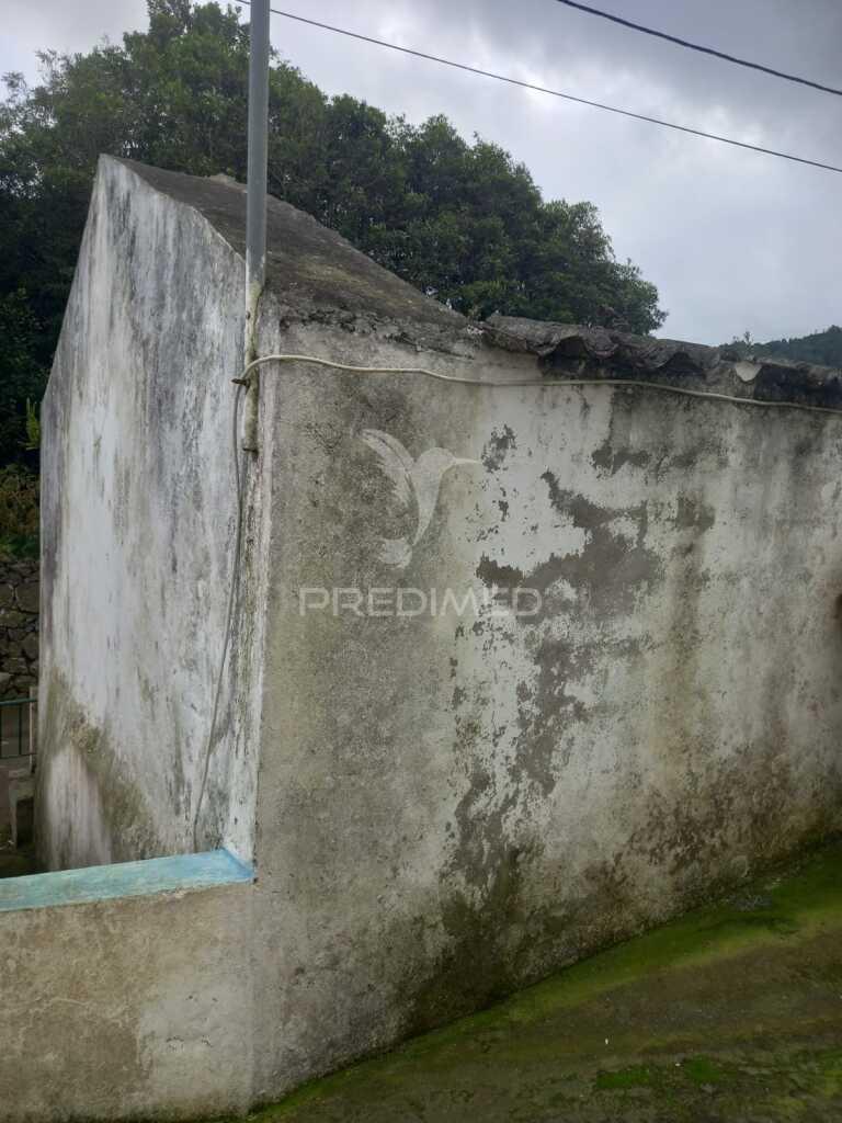 Moradia para recuperar nas fontinhas