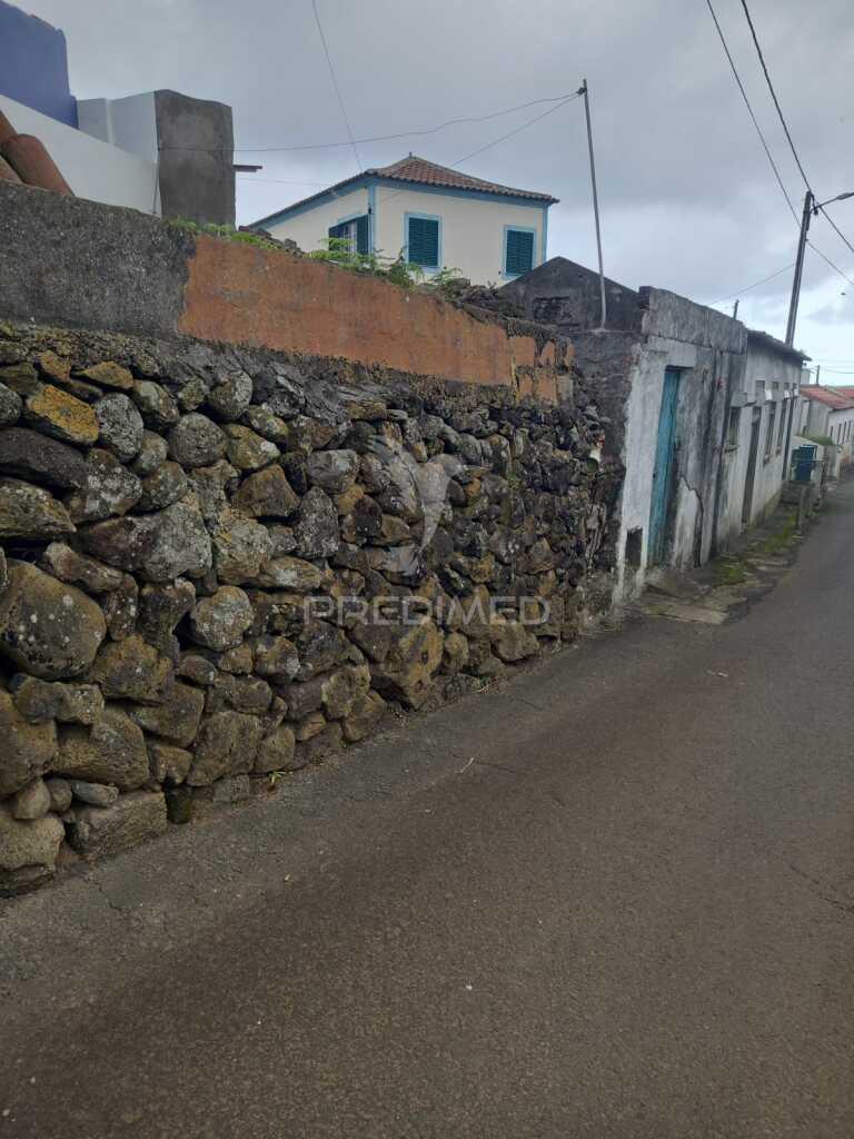 Moradia para recuperar nas fontinhas