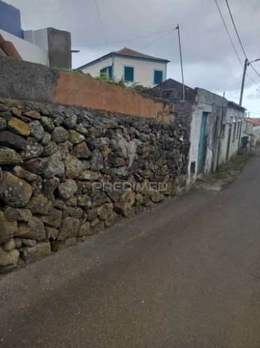 Moradia para recuperar nas fontinhas