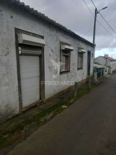 Moradia para recuperar nas fontinhas