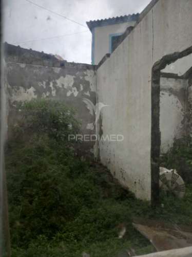 Moradia para recuperar nas fontinhas