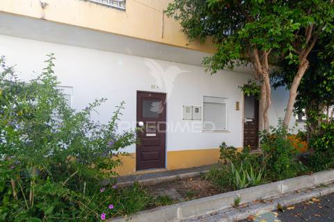 Apartamento t5, rés do chão de moradia em sines