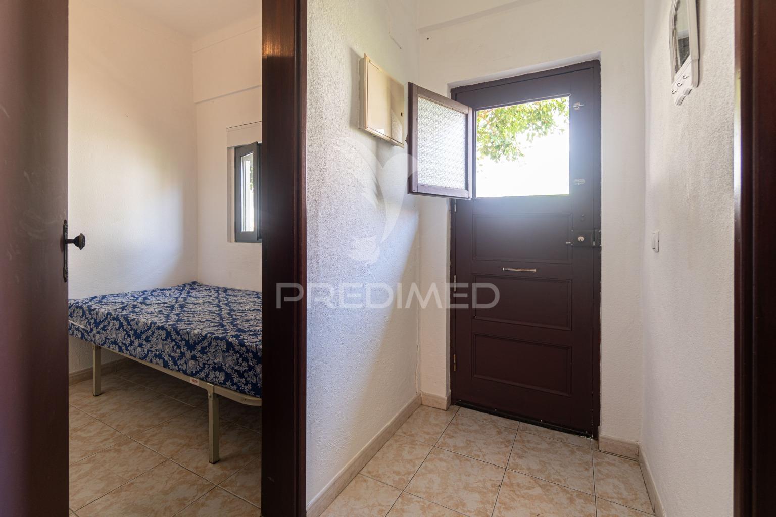 Apartamento t5, rés do chão de moradia em sines