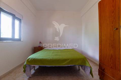 Apartamento t5, rés do chão de moradia em sines