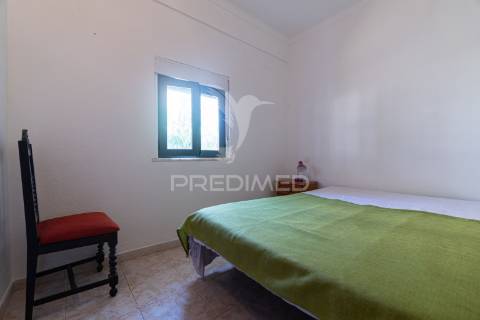 Apartamento t5, rés do chão de moradia em sines