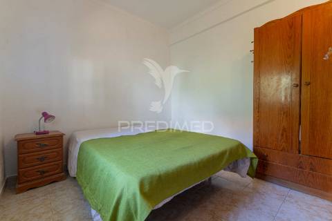 Apartamento t5, rés do chão de moradia em sines