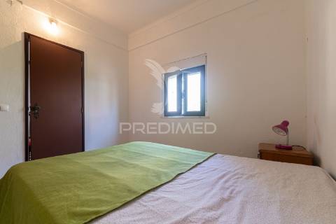 Apartamento t5, rés do chão de moradia em sines