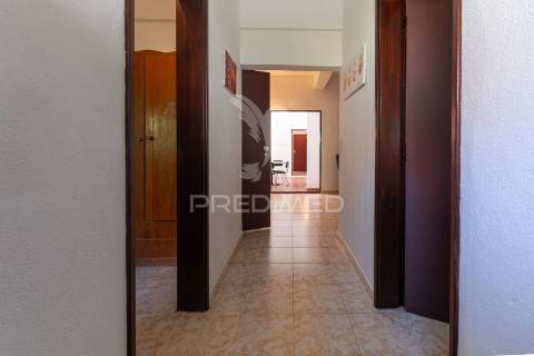 Apartamento t5, rés do chão de moradia em sines