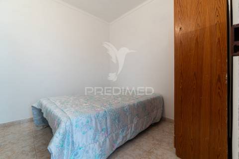 Apartamento t5, rés do chão de moradia em sines