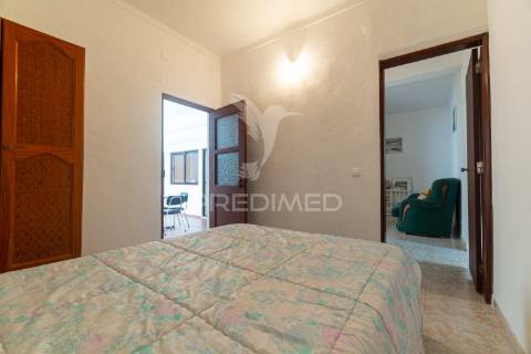 Apartamento t5, rés do chão de moradia em sines