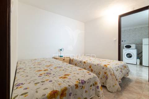 Apartamento t5, rés do chão de moradia em sines