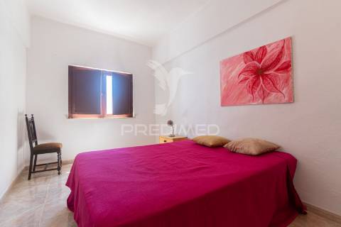 Apartamento t5, rés do chão de moradia em sines