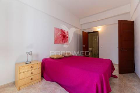 Apartamento t5, rés do chão de moradia em sines