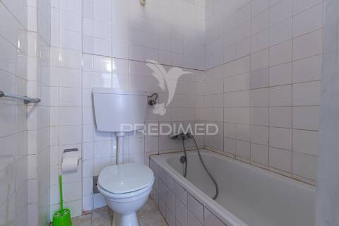 Apartamento t5, rés do chão de moradia em sines