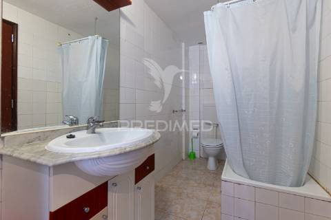 Apartamento t5, rés do chão de moradia em sines