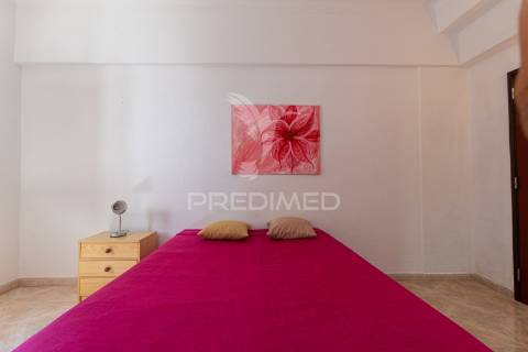 Apartamento t5, rés do chão de moradia em sines