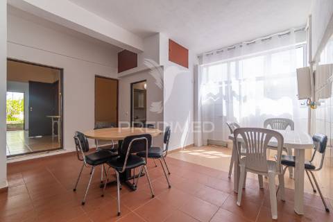 Apartamento t5, rés do chão de moradia em sines