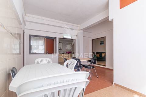 Apartamento t5, rés do chão de moradia em sines