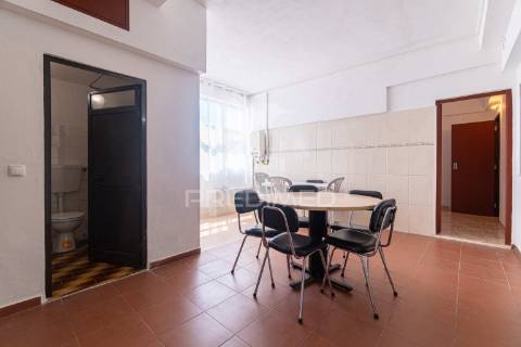 Apartamento t5, rés do chão de moradia em sines