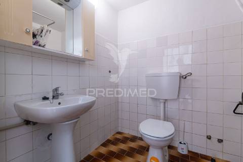 Apartamento t5, rés do chão de moradia em sines