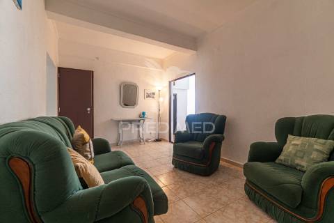 Apartamento t5, rés do chão de moradia em sines