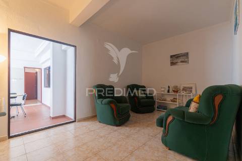 Apartamento t5, rés do chão de moradia em sines