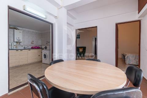 Apartamento t5, rés do chão de moradia em sines