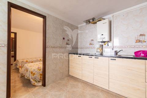 Apartamento t5, rés do chão de moradia em sines