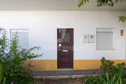 Apartamento t5, rés do chão de moradia em sines