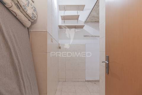 Loja para arrendamento no  laranjeiro - frente à policia