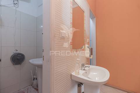 Loja para arrendamento no  laranjeiro - frente à policia