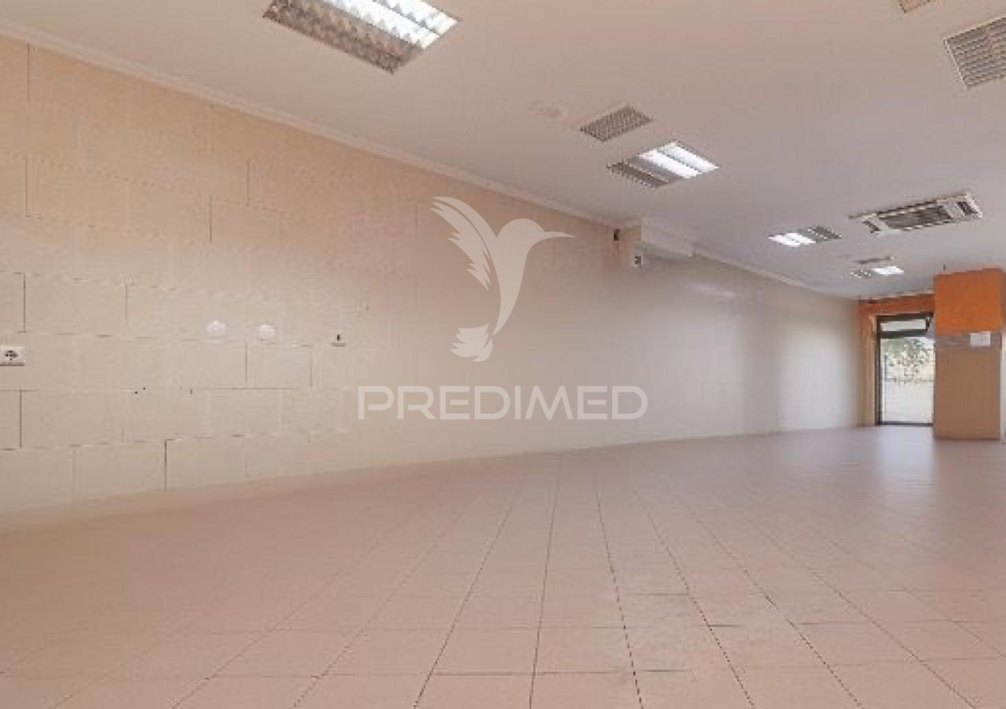 Loja para venda laranjeiro - frente à policia