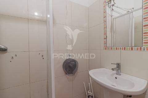 Loja para venda laranjeiro - frente à policia