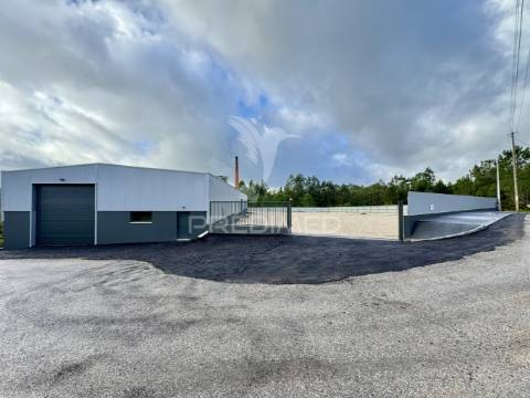 Armazém com licença industrial em excelente localização