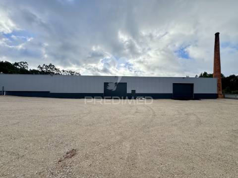 Armazém com licença industrial em excelente localização