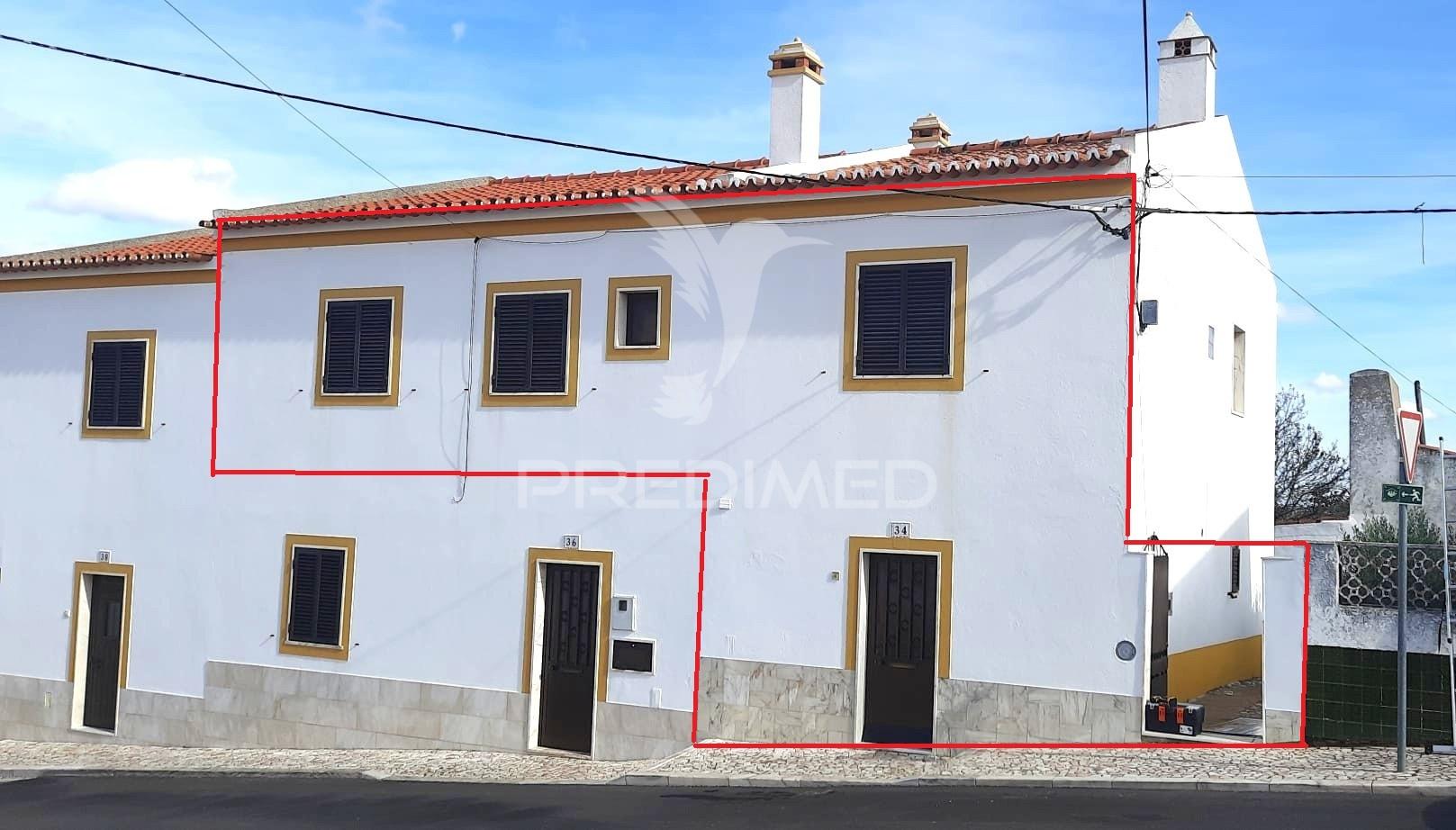 Moradia t2 + 1 + quintal em pardais - vila viçosa