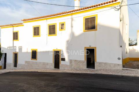 Moradia t2 + 1 + quintal em pardais - vila viçosa