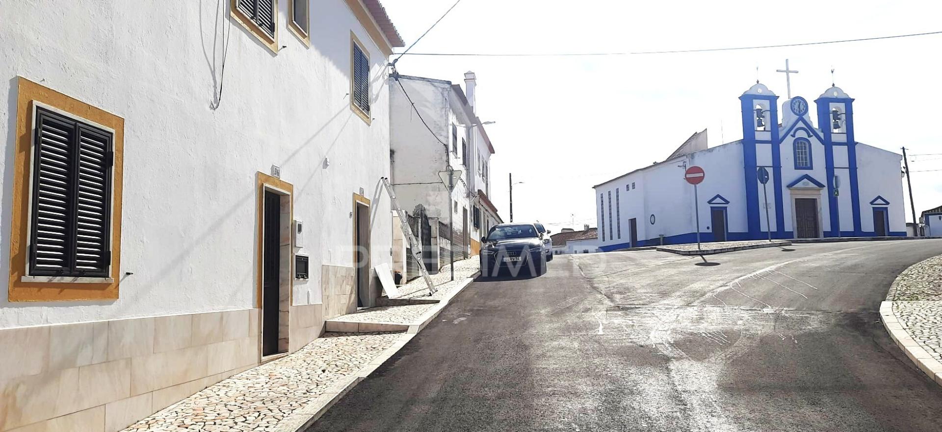 Moradia t2 + 1 + quintal em pardais - vila viçosa