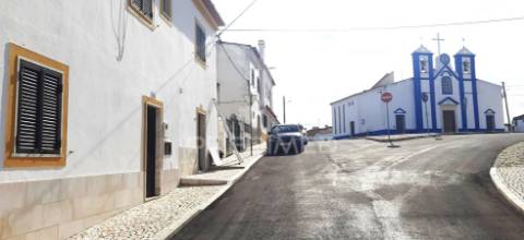 Moradia t2 + 1 + quintal em pardais - vila viçosa